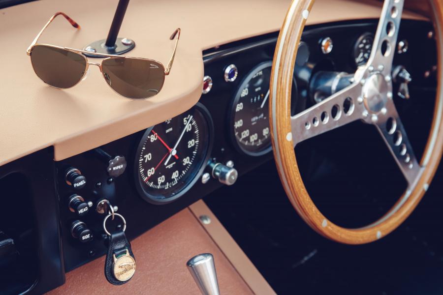 Панель приборов Jaguar XKSS Continuation 2016 года  (фото 17 из 28)